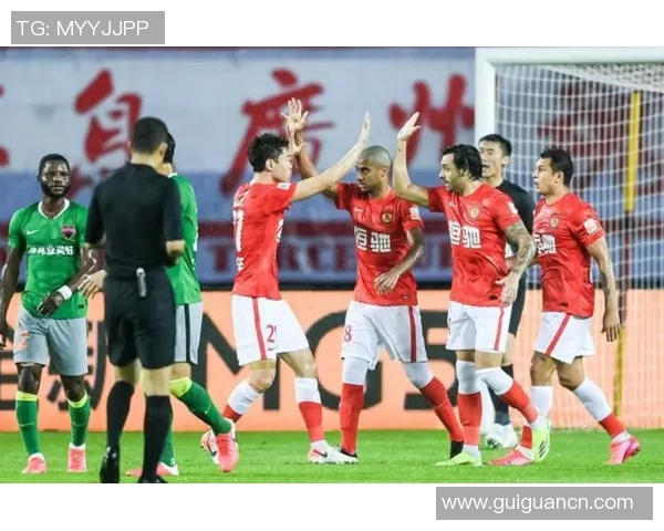 广州排球队反击战术解析:深度剖析排球比赛中的攻防转换与策略运用 广州排球队反击战术解析:深度剖析排球比赛中的攻防转换与策略运用