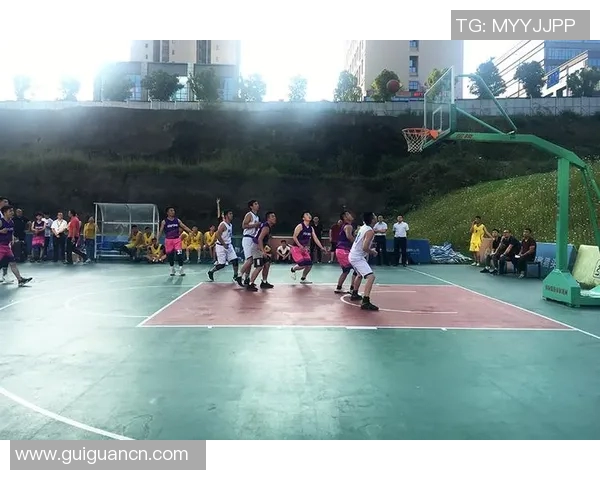 重庆篮球队的速度之美:探索快速进攻与团队协作的完美结合 重庆篮球队的速度之美:探索快速进攻与团队协作的完美结合