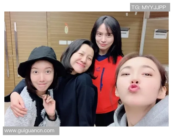 足球明星携女儿共度温馨时光拍摄创意视频展现父女情深