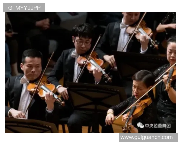 足球明星联袂献唱的动人旋律与激情瞬间的完美结合 足球明星联袂献唱的动人旋律与激情瞬间的完美结合